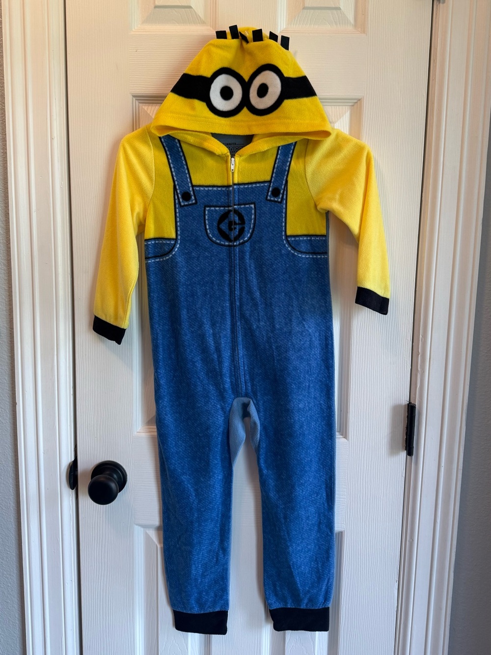 Minions Kids One-Piece Hooded Sleepwear or Costume - Size 6